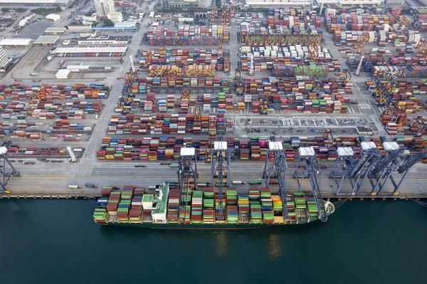 青島市至加納——塔科拉迪物流公司合作