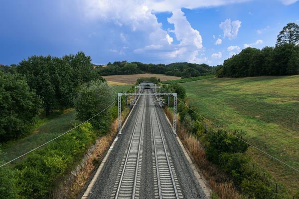 廣州市到匈牙利——保克什海外貨運公司合作