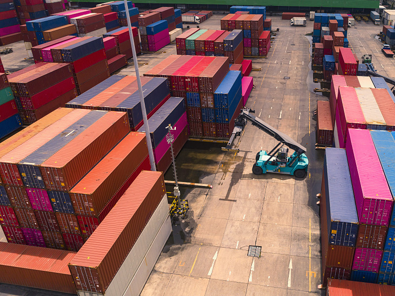 青島市至喀麥隆——昌巴物流人員合作