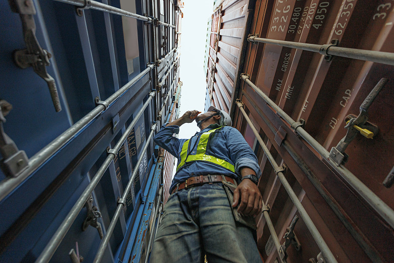 商品紙紗線經崇左市選取海運送貨到達日本