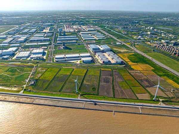 商品木制廚具經深圳市選用輪船快遞至塞拉利