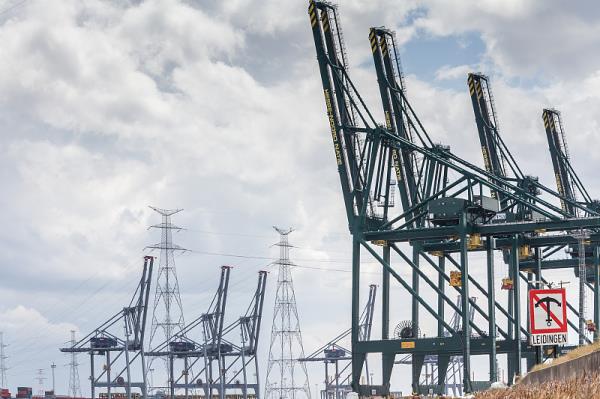 貨品智能燈泡經(jīng)廣州市采納海運(yùn)貨代抵達(dá)歐州