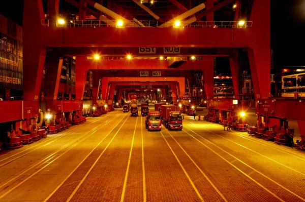 商品頭戴式耳機從青島市使用海運運送到日本