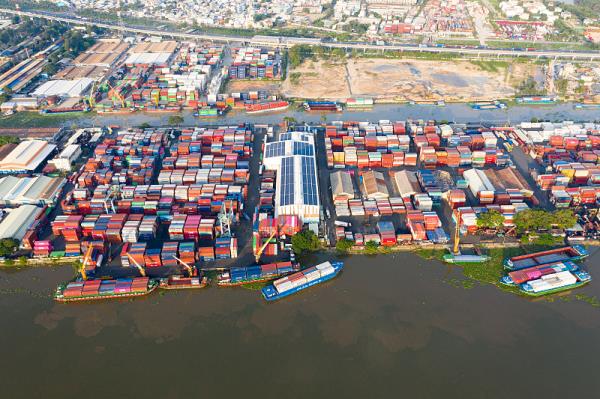 貨品入耳式耳機(jī)經(jīng)淮安市采納海運(yùn)運(yùn)輸?shù)竭_(dá)埃