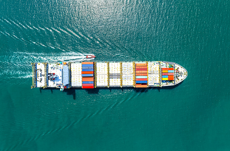 貨品拖把經金華市采取海運送貨抵達印度——訥吉納