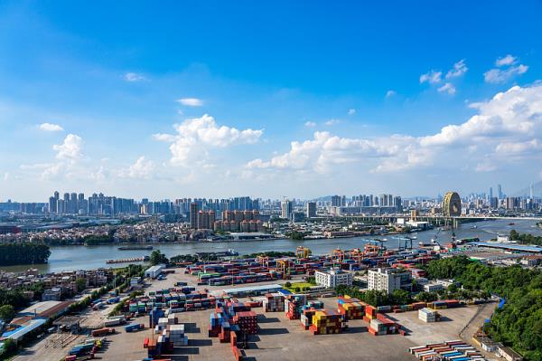 商品鍍鋅帶鋼經上海市采用輪船速遞抵到巴西