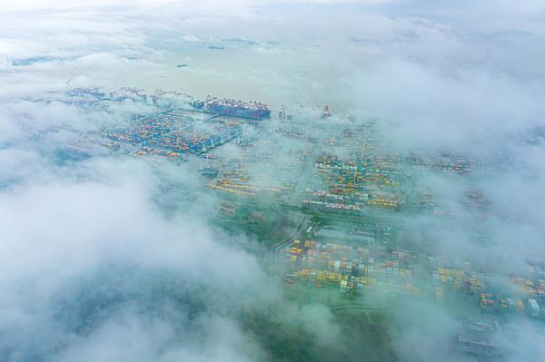 物品運輸設備從深圳市使用輪船速遞抵到幾內