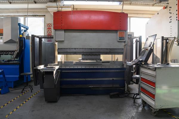 商品遙控飛機(jī)經(jīng)深圳市選用空運(yùn)配送抵達(dá)利比