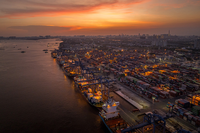 商品音像設備經北京市選擇輪船配送抵達湯加——努庫阿洛法