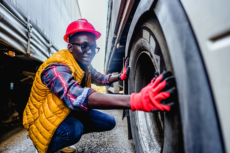 跨境物流費用影響因素及優化方法