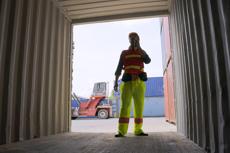 跨境物流費(fèi)用構(gòu)成詳解：海運(yùn)、空運(yùn)、清關(guān)附加費(fèi)避坑手冊(cè)