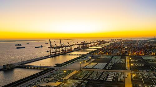 兩分鐘跨越兩個“世界第一”__上海忠信貨運