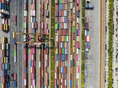 一天兩起飛機風擋玻璃破裂!