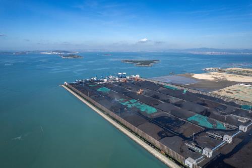 突發!一飛機沖出跑道!