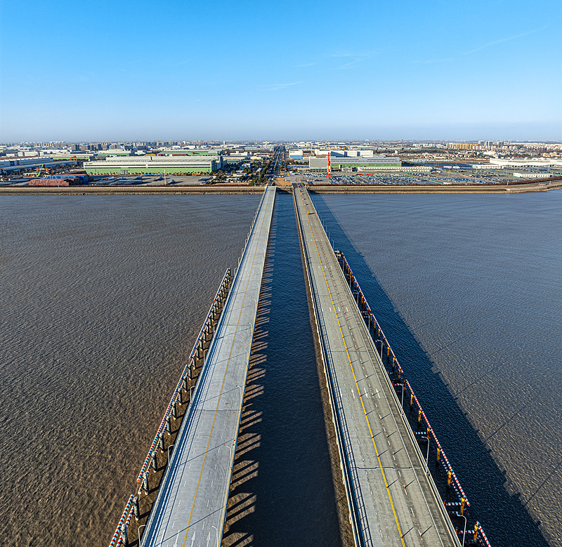 石油運(yùn)輸中斷!罷工導(dǎo)致安特衛(wèi)普布魯日港擁堵