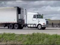 物品音響支架從上海市采納海運快遞抵到法國——布爾日