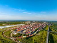 商品掃帚經珠海市采取輪船配送到達烏克蘭——刻赤